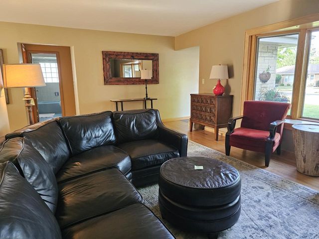 2127 N Crestview COURT, Wauwatosa, WI 53226