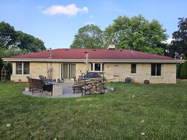 2127 N Crestview COURT, Wauwatosa, WI 53226