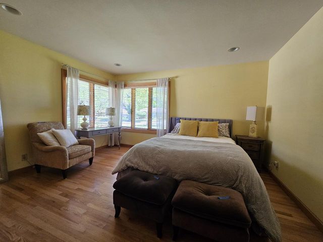 2127 N Crestview COURT, Wauwatosa, WI 53226