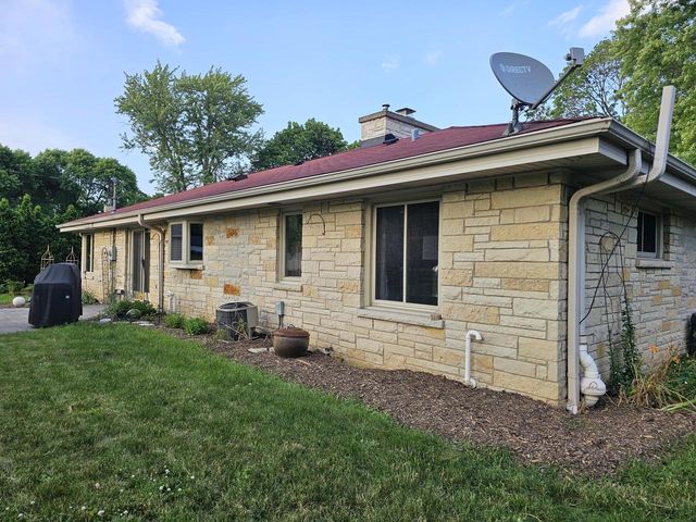 2127 N Crestview COURT, Wauwatosa, WI 53226