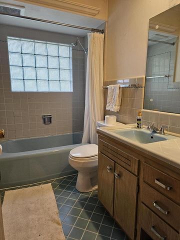 2127 N Crestview COURT, Wauwatosa, WI 53226