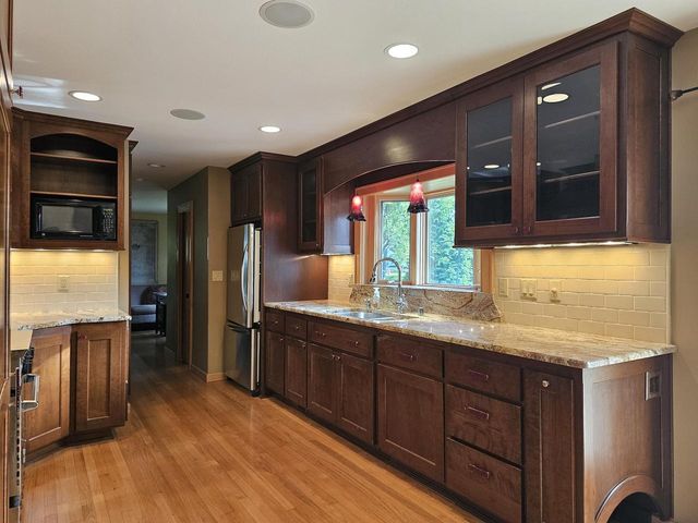 2127 N Crestview COURT, Wauwatosa, WI 53226