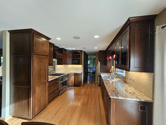 2127 N Crestview COURT, Wauwatosa, WI 53226