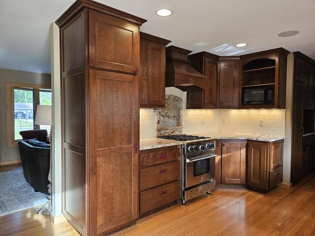 2127 N Crestview COURT, Wauwatosa, WI 53226