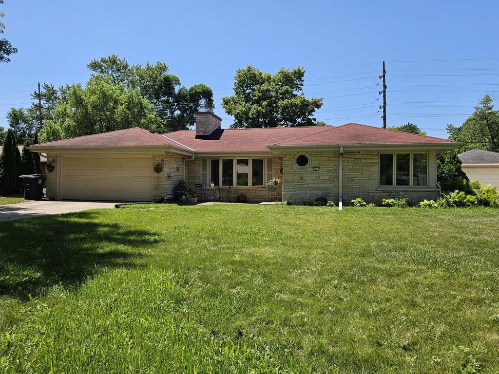 2127 N Crestview COURT, Wauwatosa, WI 53226
