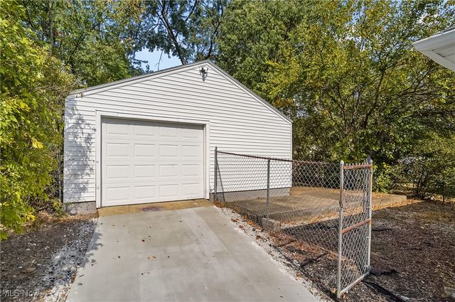 117 Fernwood Avenue, Barberton, OH 44203