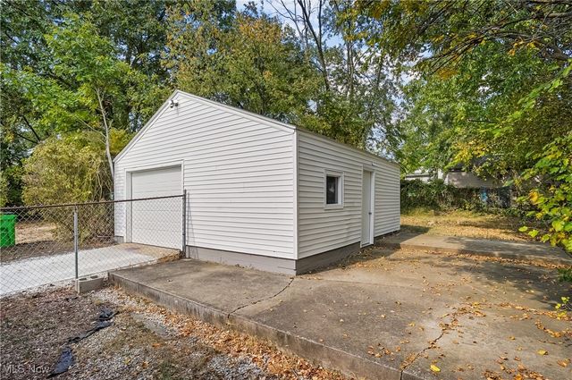 117 Fernwood Avenue, Barberton, OH 44203