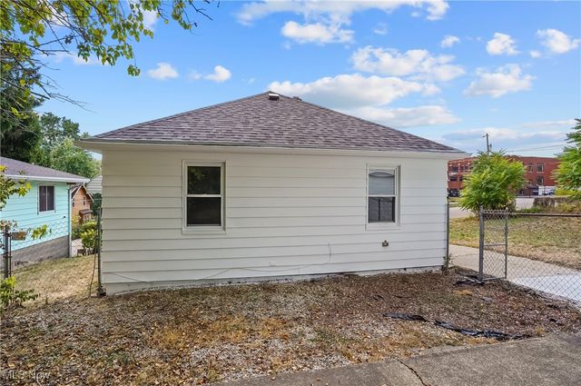 117 Fernwood Avenue, Barberton, OH 44203