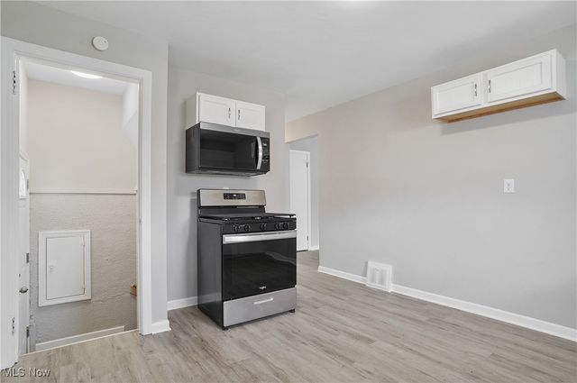 117 Fernwood Avenue, Barberton, OH 44203