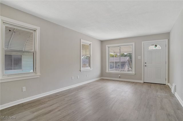 117 Fernwood Avenue, Barberton, OH 44203