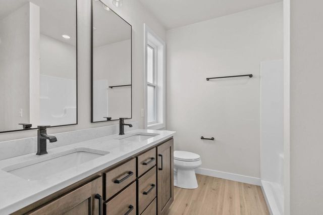 N8851 KILLARNEY WAY, Menasha, WI 54952