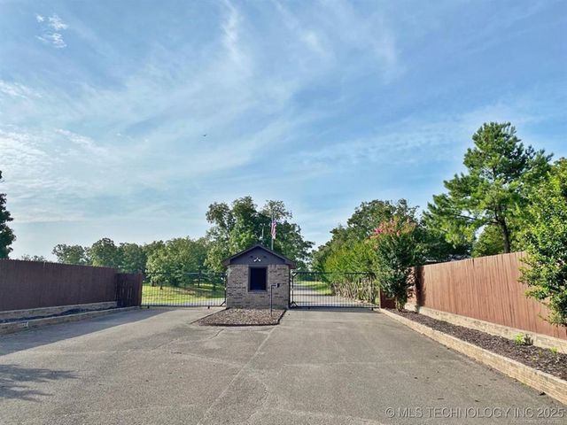 15857 W Dogwood Road, Park Hill, OK 74451