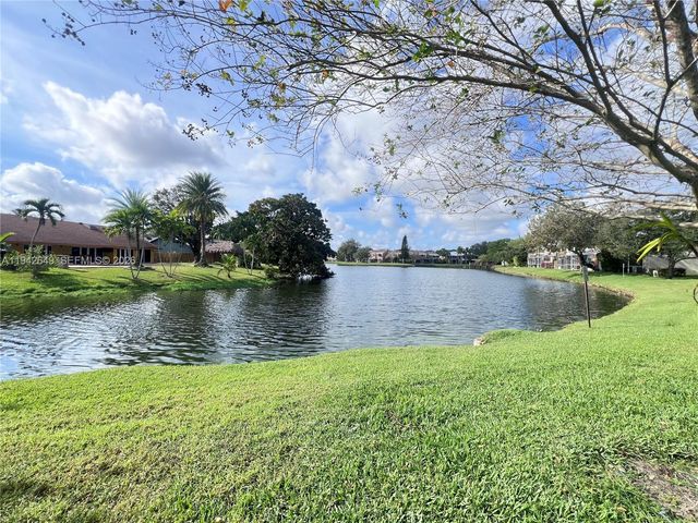 7852 NW 7th Ct, Plantation, FL 33324