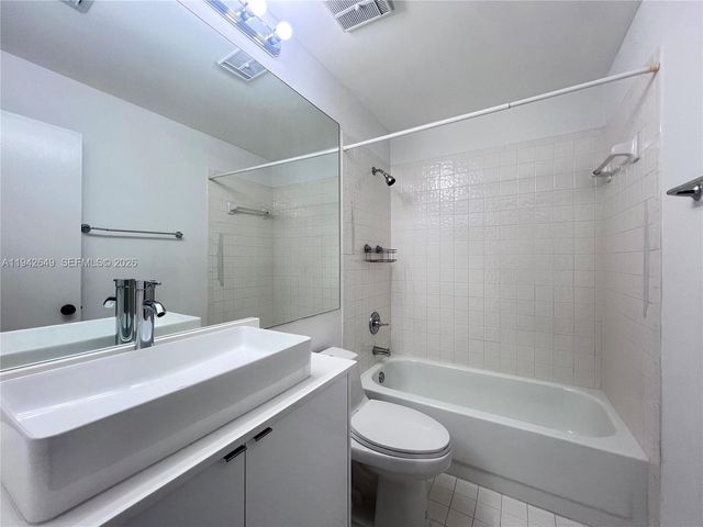 7852 NW 7th Ct, Plantation, FL 33324