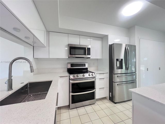 7852 NW 7th Ct, Plantation, FL 33324