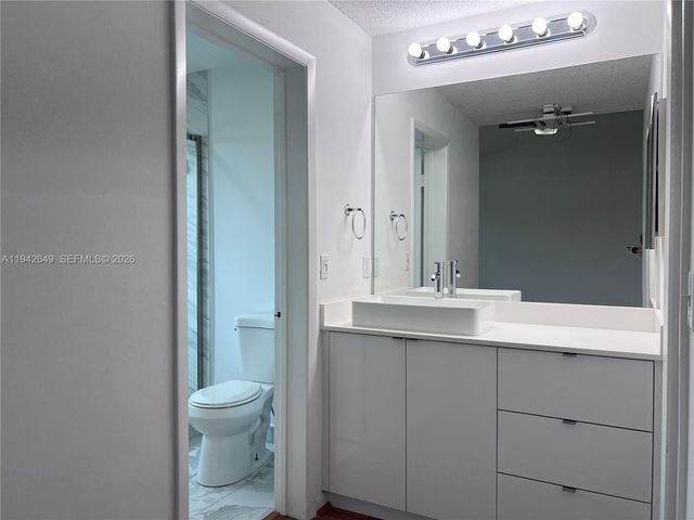 7852 NW 7th Ct, Plantation, FL 33324