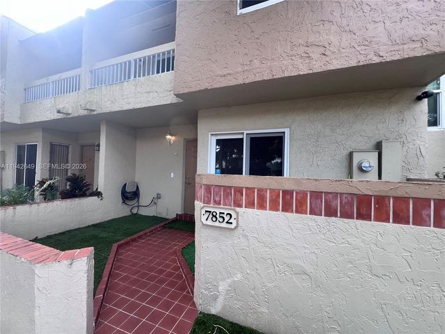 7852 NW 7th Ct, Plantation, FL 33324