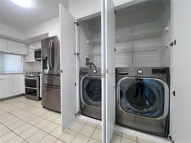 7852 NW 7th Ct, Plantation, FL 33324