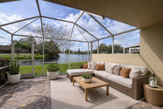 7852 NW 7th Ct, Plantation, FL 33324