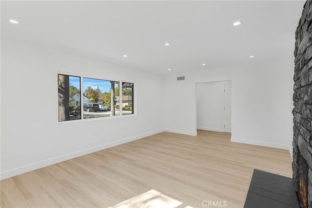 15043 Tuba, Los Angeles, CA 91345