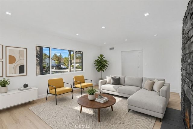 15043 Tuba, Los Angeles, CA 91345