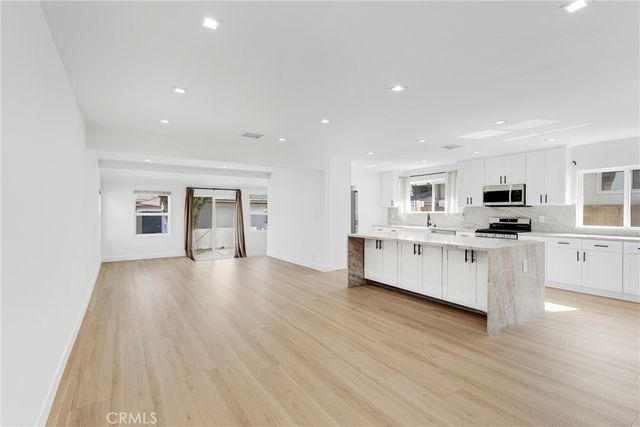 15043 Tuba, Los Angeles, CA 91345