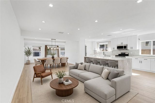 15043 Tuba, Los Angeles, CA 91345