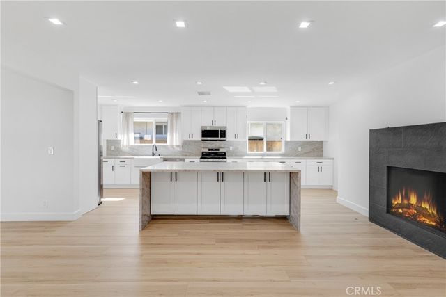 15043 Tuba, Los Angeles, CA 91345