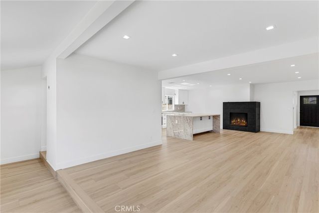 15043 Tuba, Los Angeles, CA 91345