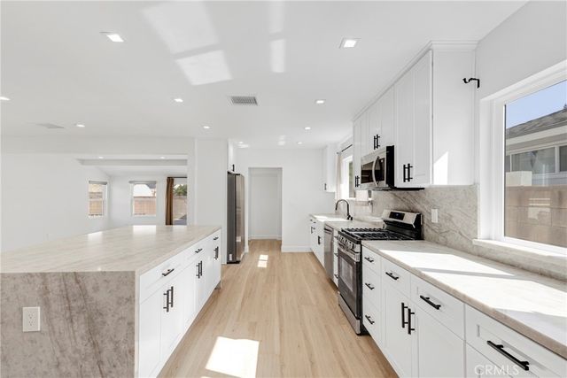15043 Tuba, Los Angeles, CA 91345