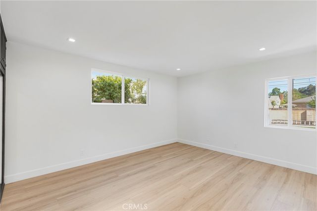 15043 Tuba, Los Angeles, CA 91345