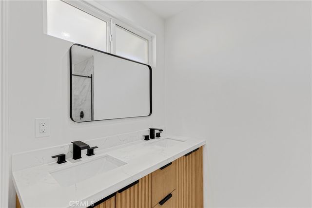15043 Tuba, Los Angeles, CA 91345