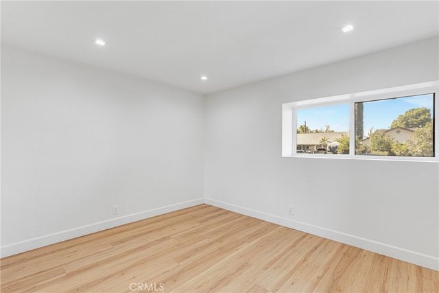 15043 Tuba, Los Angeles, CA 91345