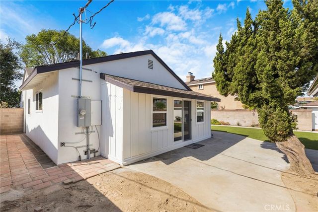 15043 Tuba, Los Angeles, CA 91345