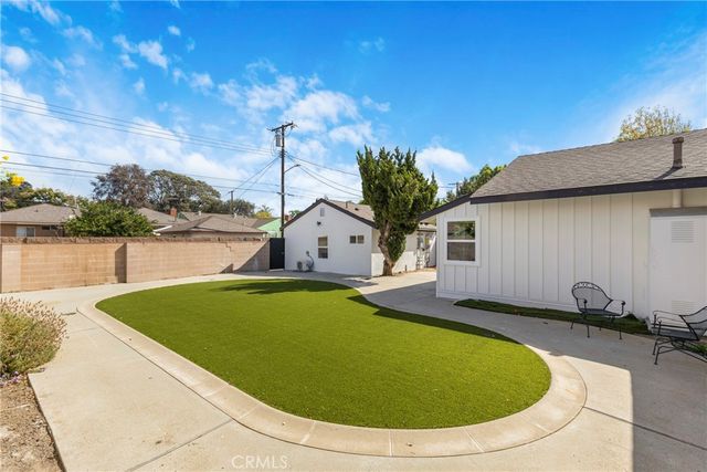 15043 Tuba, Los Angeles, CA 91345
