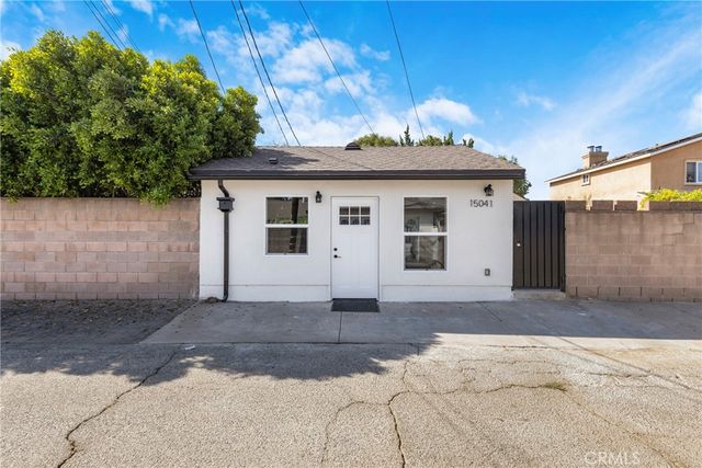 15043 Tuba, Los Angeles, CA 91345