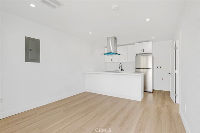 15043 Tuba, Los Angeles, CA 91345