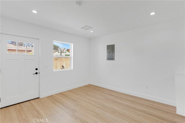 15043 Tuba, Los Angeles, CA 91345