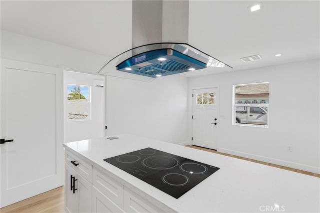 15043 Tuba, Los Angeles, CA 91345