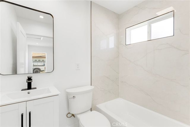 15043 Tuba, Los Angeles, CA 91345