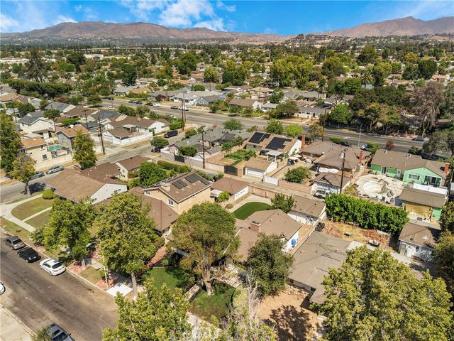 15043 Tuba, Los Angeles, CA 91345