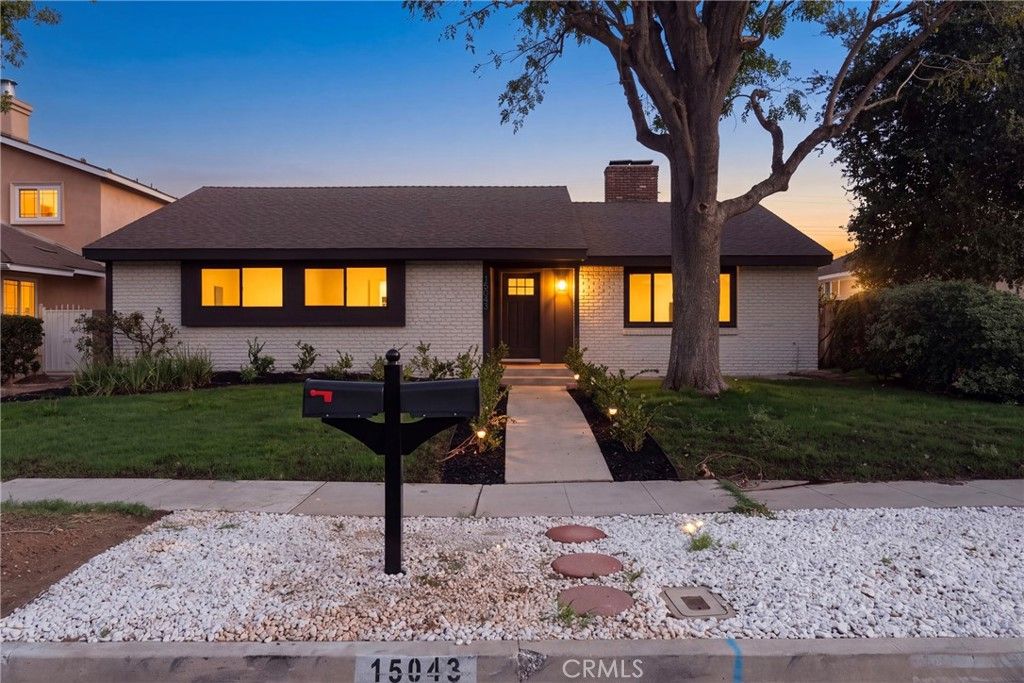 15043 Tuba, Los Angeles, CA 91345