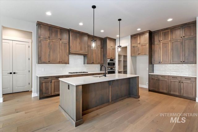 7012 W Tolland St, Eagle, ID 83616