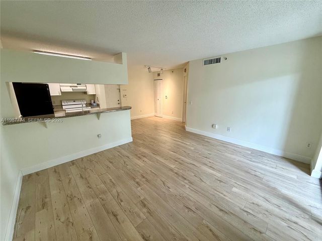 410 S Park Rd 1-105, Hollywood, FL 33021