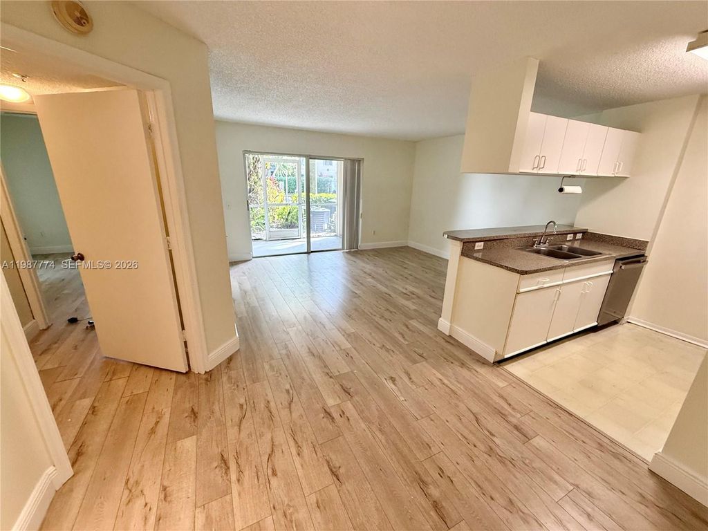 410 S Park Rd 1-105, Hollywood, FL 33021