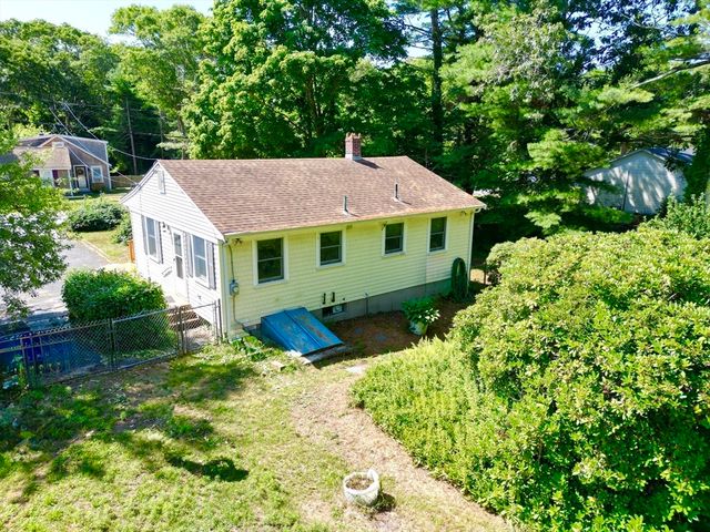 29 Puritan Rd, Bourne, MA 02532