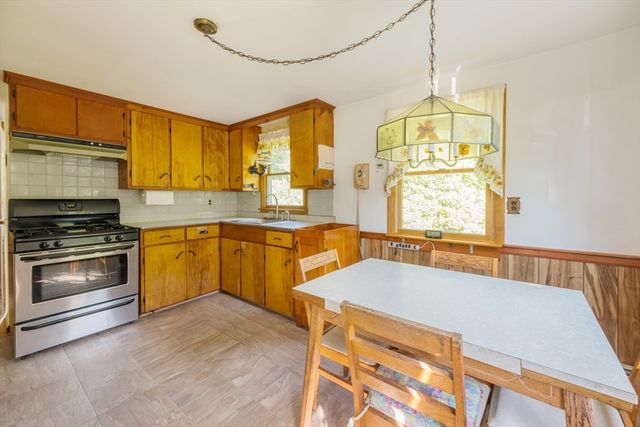 29 Puritan Rd, Bourne, MA 02532