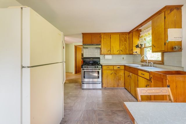 29 Puritan Rd, Bourne, MA 02532