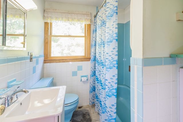 29 Puritan Rd, Bourne, MA 02532