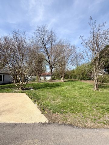 903 2nd Ave, Lawrenceburg, TN 38464